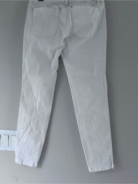 White House Black Market
The Sculpt High Rise Skinny Ankle Jeans

NOTE: Worn 2x